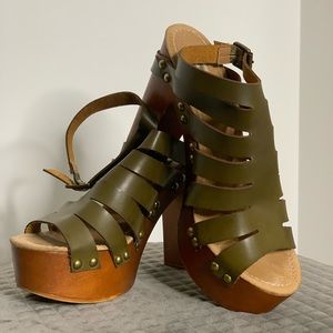 Olive Cap Robbin Aurora Platform Sandal